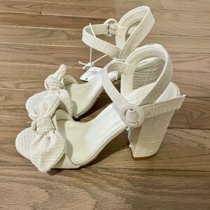 Altar’d state block heels with bows - NWT. Size 7
